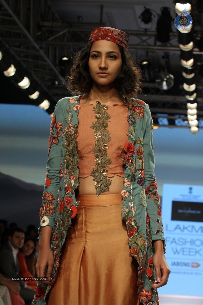 Bolly Celebs at Day 3 LFW Summer Resort 2015 - 73 / 115 photos