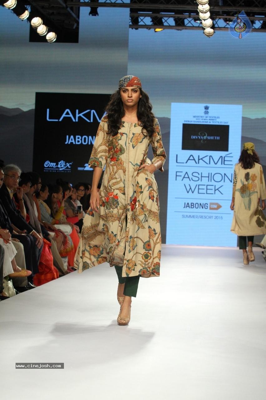 Bolly Celebs at Day 3 LFW Summer Resort 2015 - 75 / 115 photos