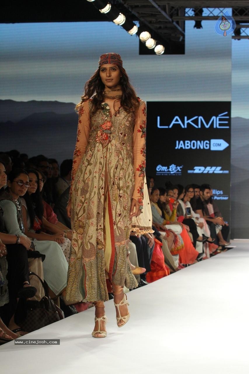 Bolly Celebs at Day 3 LFW Summer Resort 2015 - 77 / 115 photos