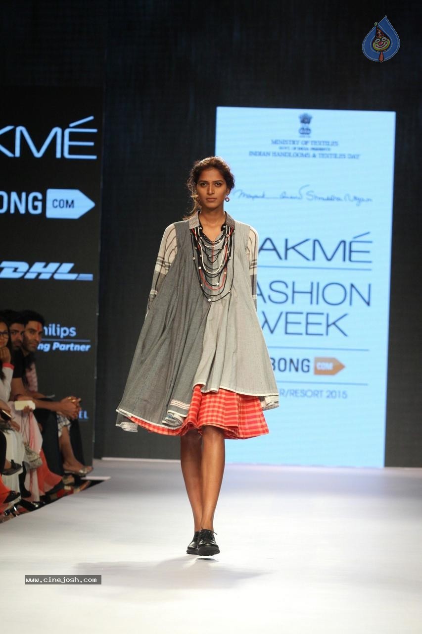 Bolly Celebs at Day 3 LFW Summer Resort 2015 - 80 / 115 photos