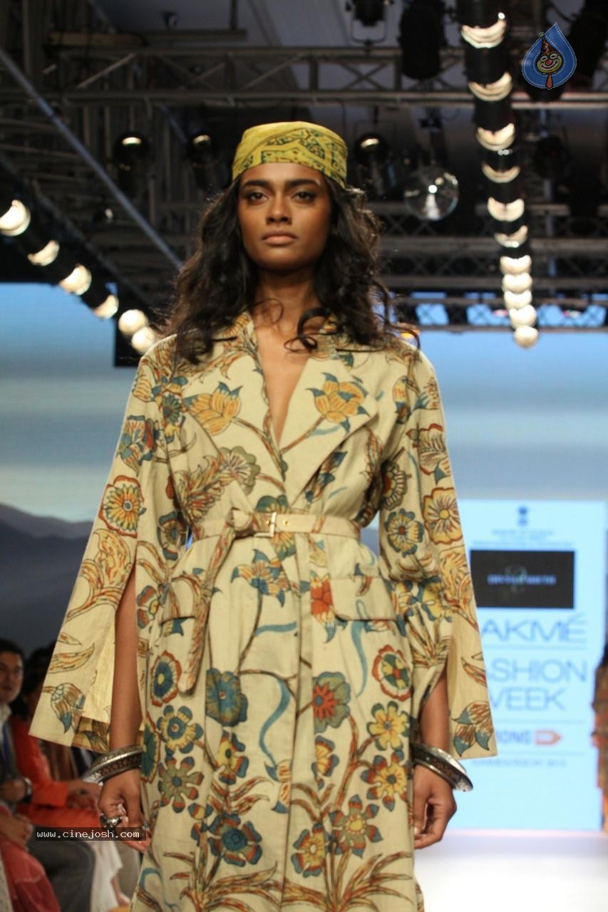 Bolly Celebs at Day 3 LFW Summer Resort 2015 - 84 / 115 photos