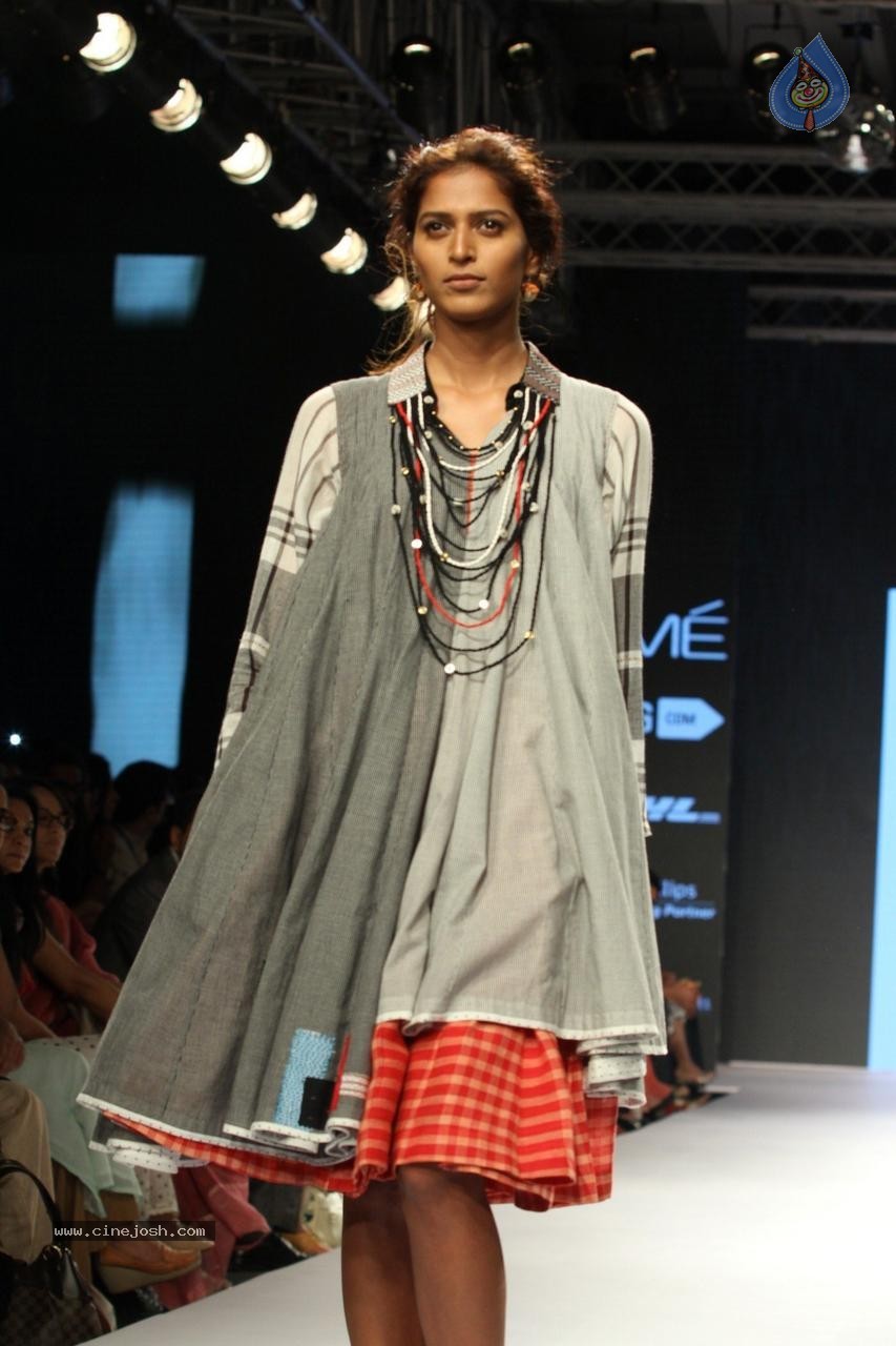 Bolly Celebs at Day 3 LFW Summer Resort 2015 - 89 / 115 photos