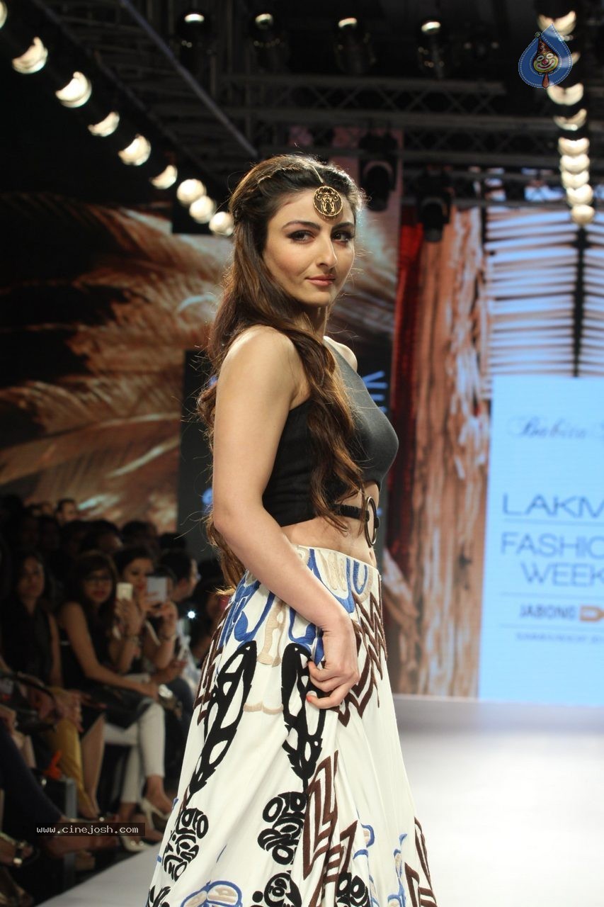 Bolly Celebs at Day 4 LFW Summer Resort 2015 - 35 / 72 photos