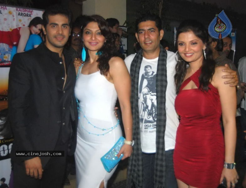 Bolly Celebs at Deepshikha Bash - 10 / 29 photos
