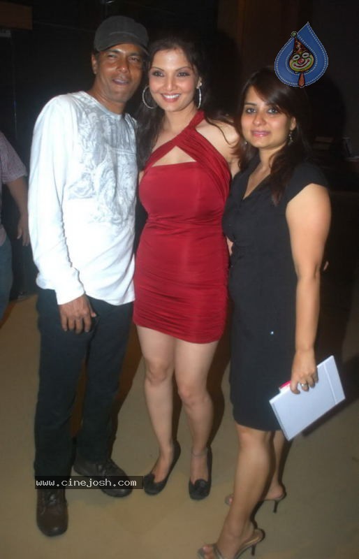 Bolly Celebs at Deepshikha Bash - 22 / 29 photos