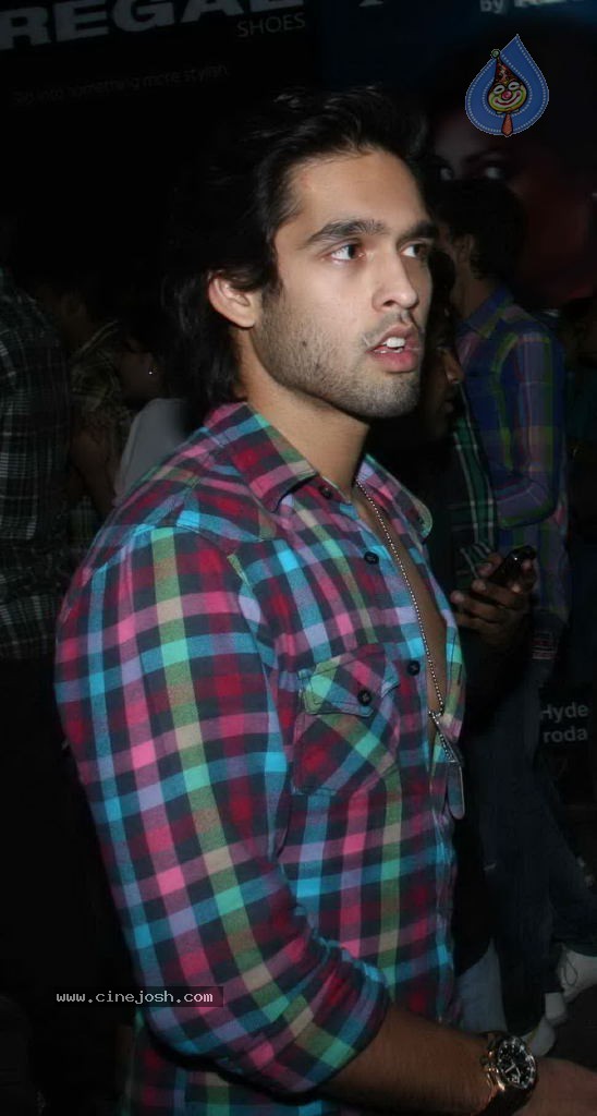 Bolly Celebs at Desi Boyz Movie Premiere Show - 23 / 50 photos