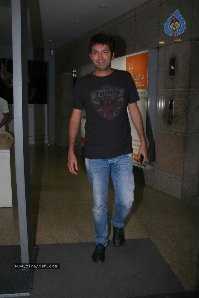 Bolly Celebs at Desi Boyz Movie Premiere Show - 37 / 50 photos