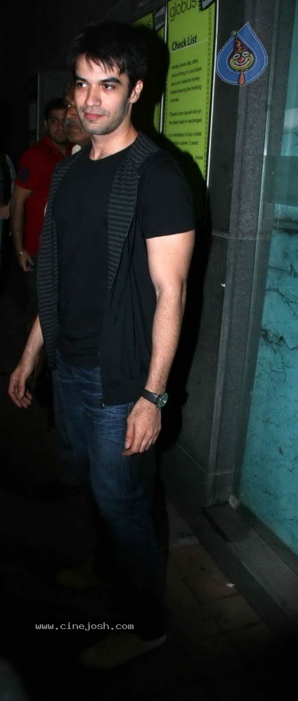 Bolly Celebs at Desi Boyz Movie Premiere Show - 42 / 50 photos