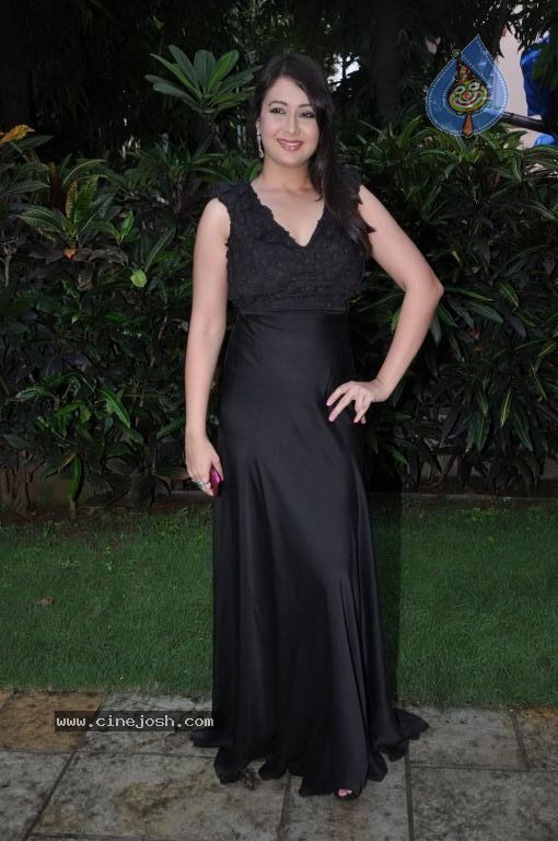 Bolly Celebs at Designers Store Launch - 11 / 46 photos