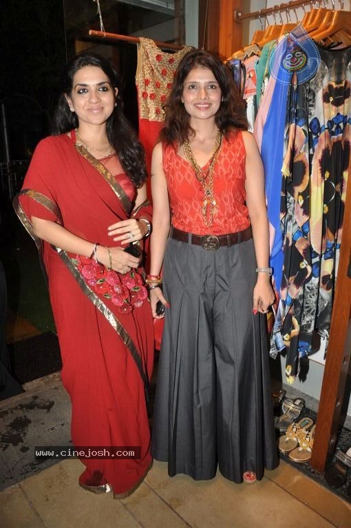 Bolly Celebs at Designers Store Launch - 17 / 46 photos