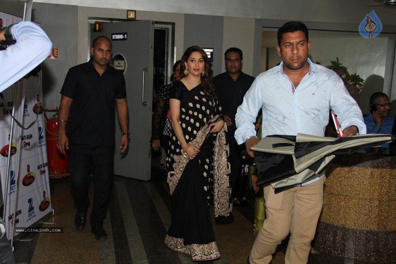 Bolly Celebs at DID Super Mom's Sets - 38 / 61 photos