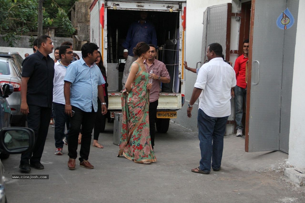 Bolly Celebs at DID Super Mom's Sets - 44 / 61 photos