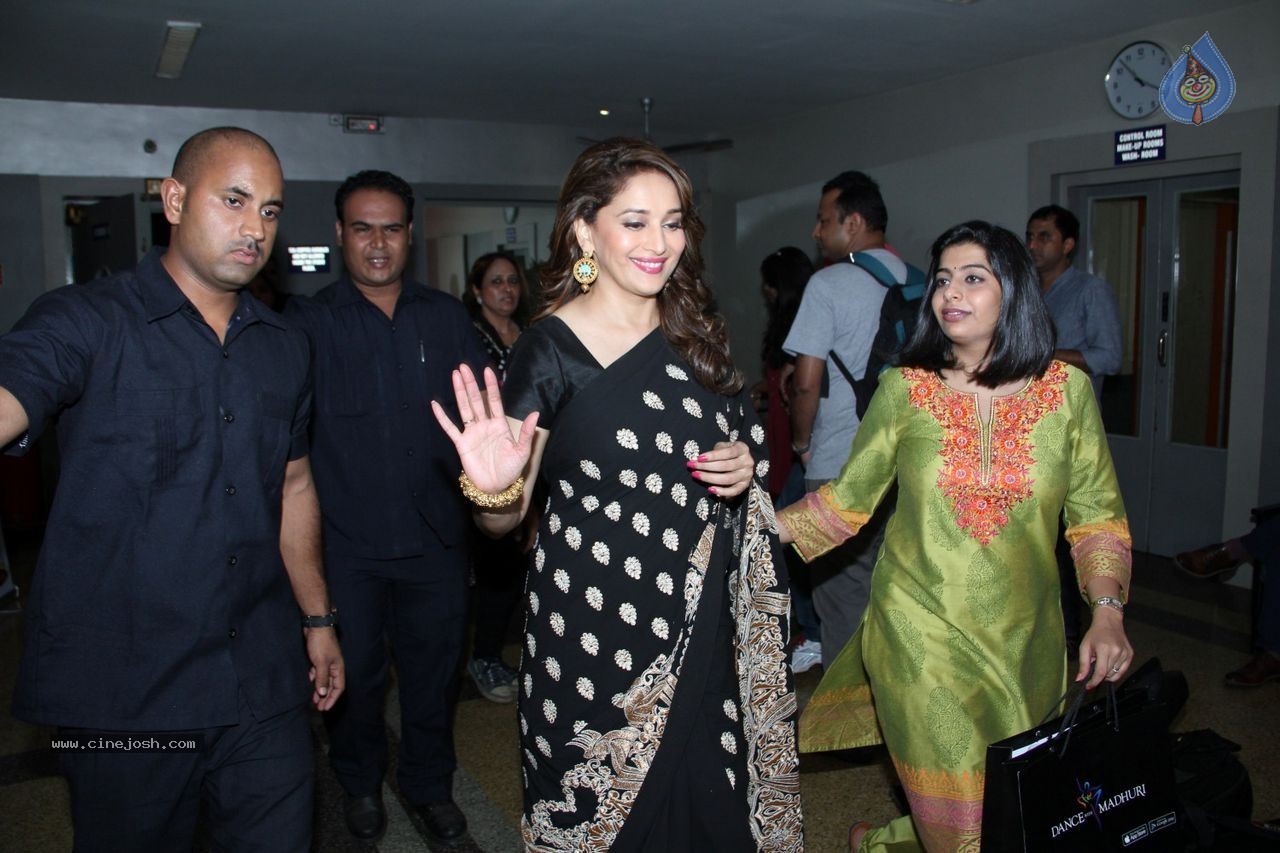 Bolly Celebs at DID Super Mom's Sets - 54 / 61 photos