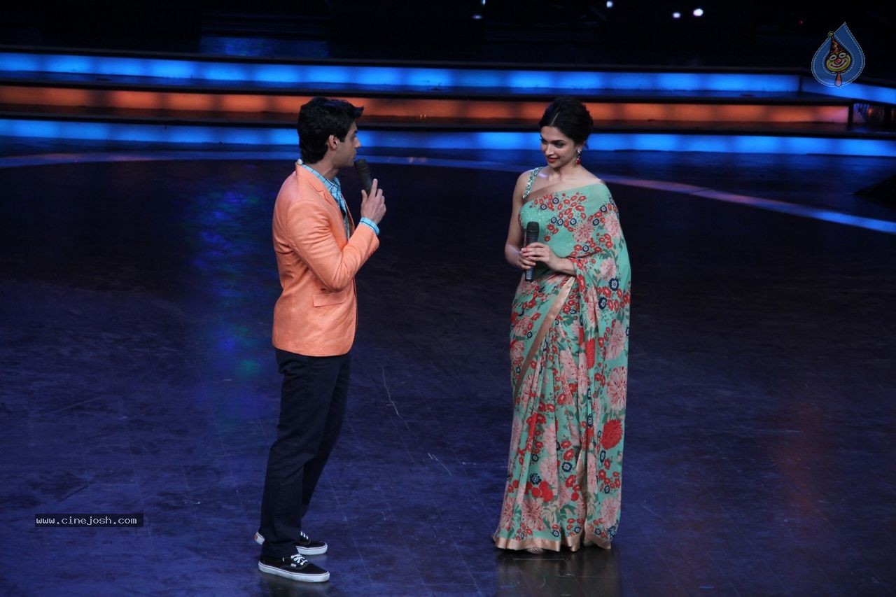 Bolly Celebs at DID Super Mom's Sets - 55 / 61 photos