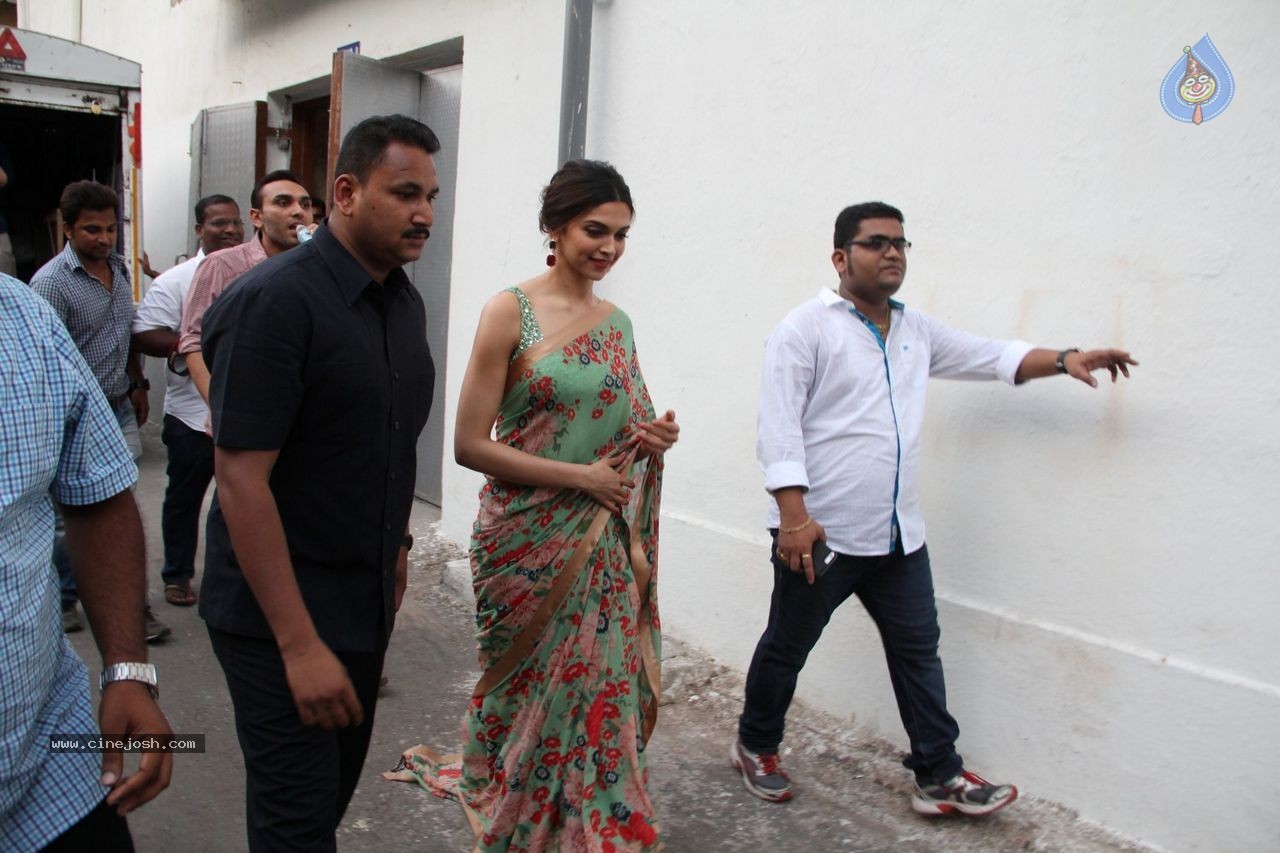 Bolly Celebs at DID Super Mom's Sets - 59 / 61 photos