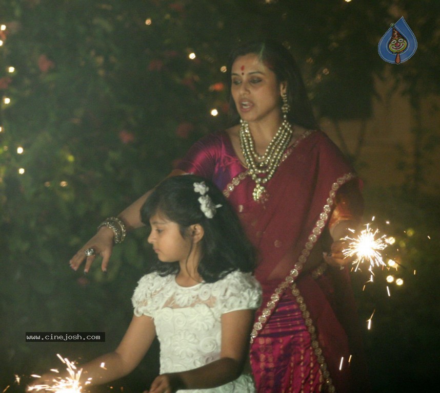 Bolly Celebs at Diwali Celebrations  - 33 / 152 photos