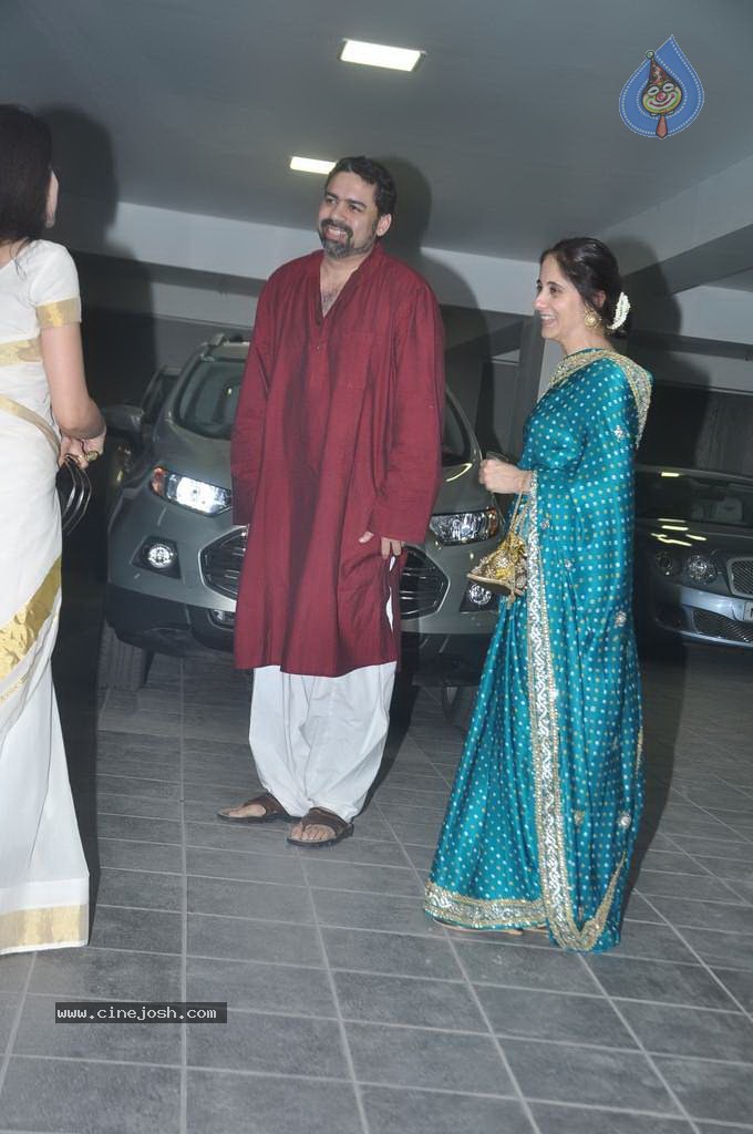 Bolly Celebs at Diwali Celebrations  - 43 / 152 photos