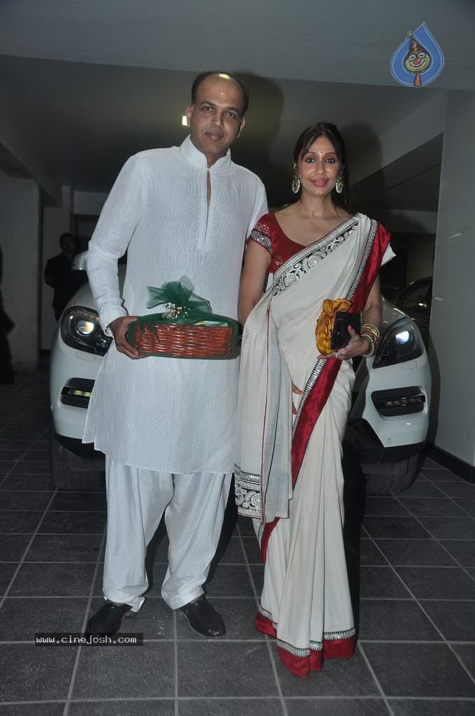 Bolly Celebs at Diwali Celebrations  - 51 / 152 photos