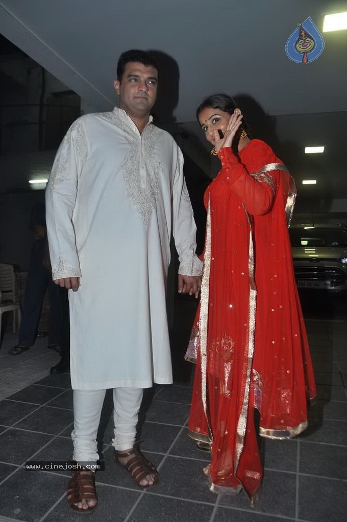 Bolly Celebs at Diwali Celebrations  - 111 / 152 photos