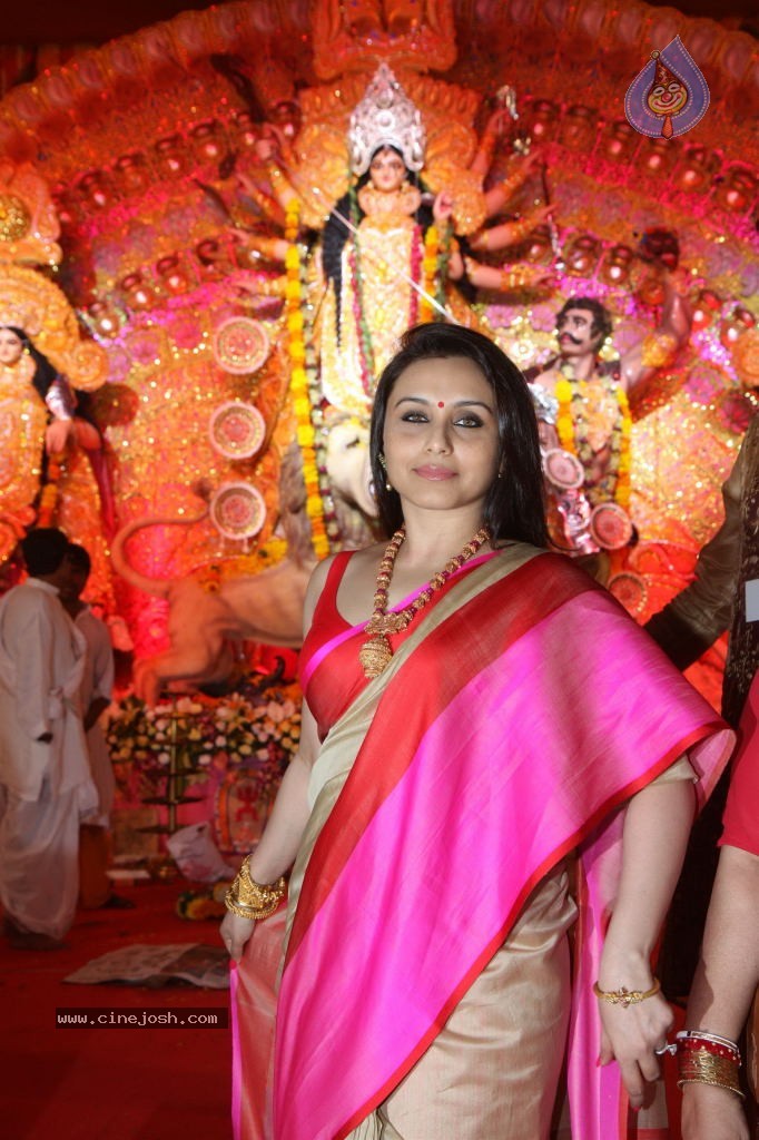 Bolly Celebs at Durga Pooja - 6 / 78 photos