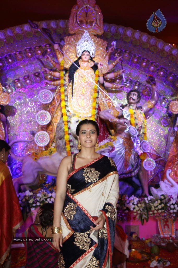 Bolly Celebs at Durga Pooja - 10 / 78 photos