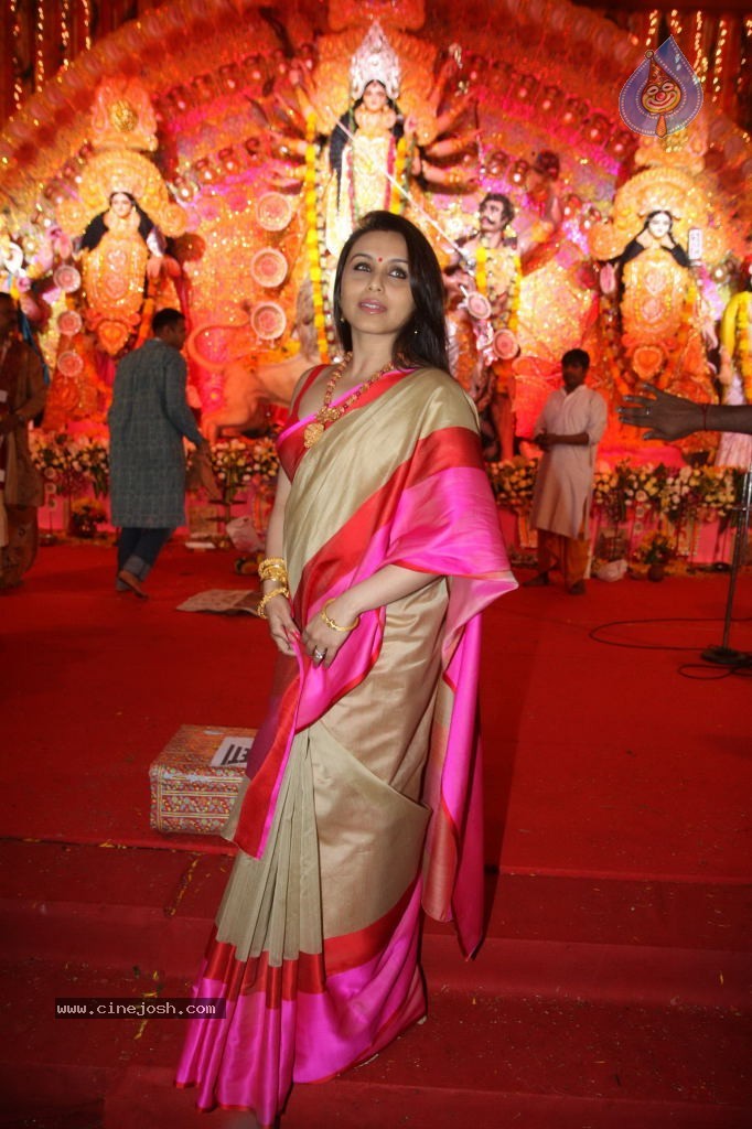 Bolly Celebs at Durga Pooja - 76 / 78 photos