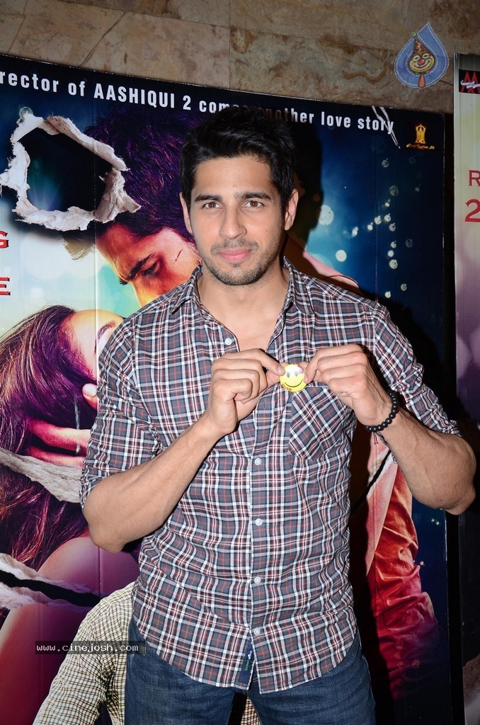 Bolly Celebs at Ek Villain Special Show - 2 / 43 photos