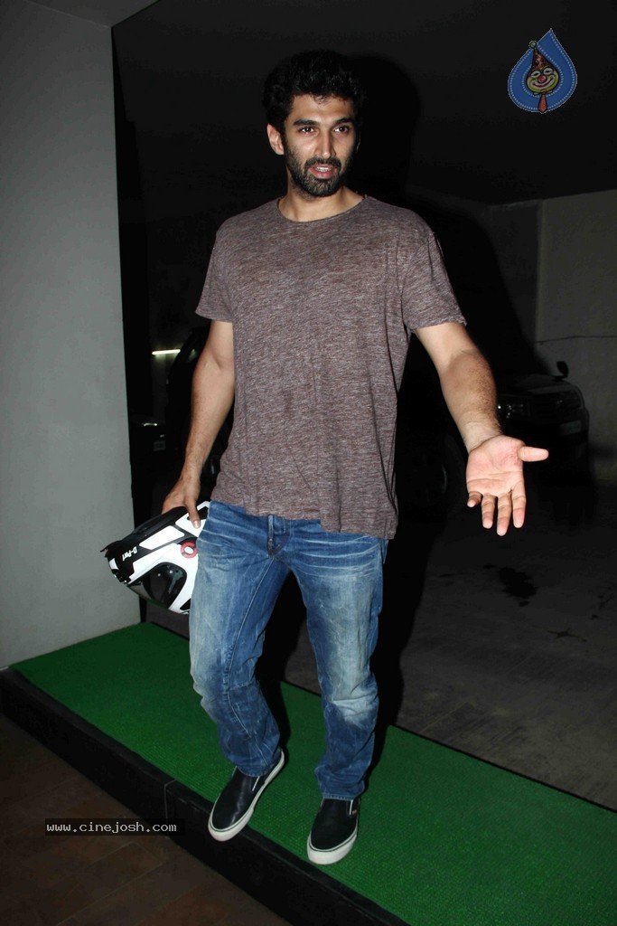 Bolly Celebs at Ek Villain Special Show - 31 / 43 photos
