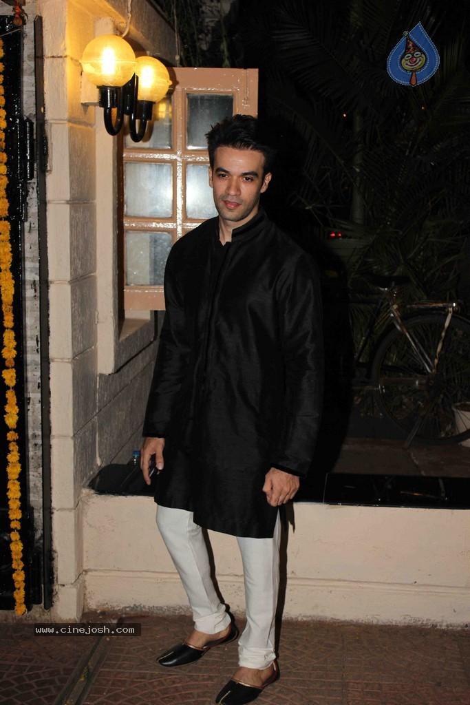 Bolly Celebs at Ekta Kapoor Diwali 2014 Party - 46 / 48 photos