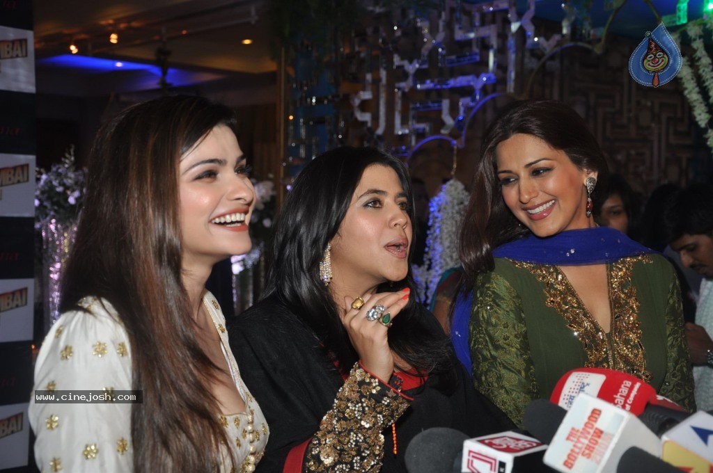 Bolly Celebs at Ekta Kapoor Iftar Party - 104 / 113 photos