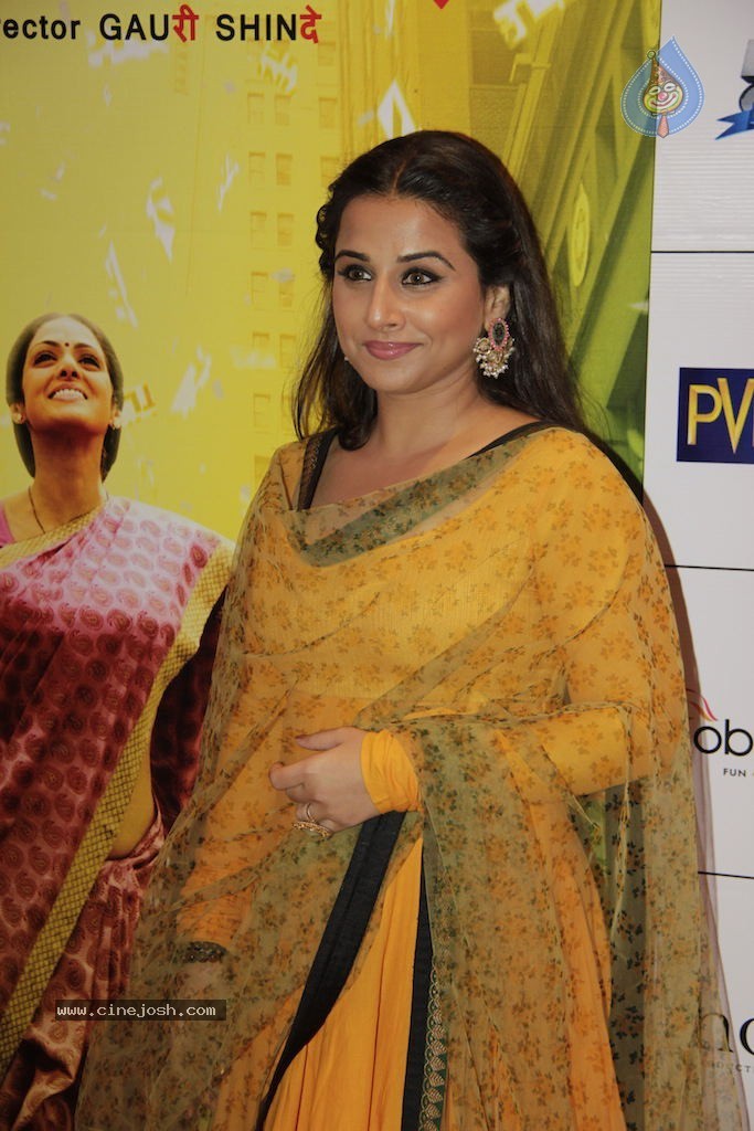 Bolly Celebs at English Vinglish Premiere Show - 25 / 115 photos