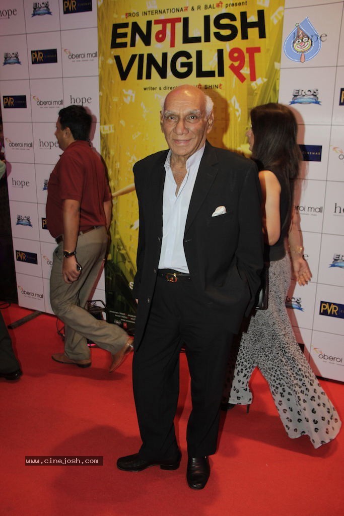 Bolly Celebs at English Vinglish Premiere Show - 26 / 115 photos