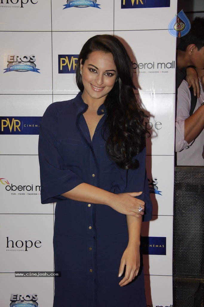 Bolly Celebs at English Vinglish Premiere Show - 49 / 115 photos