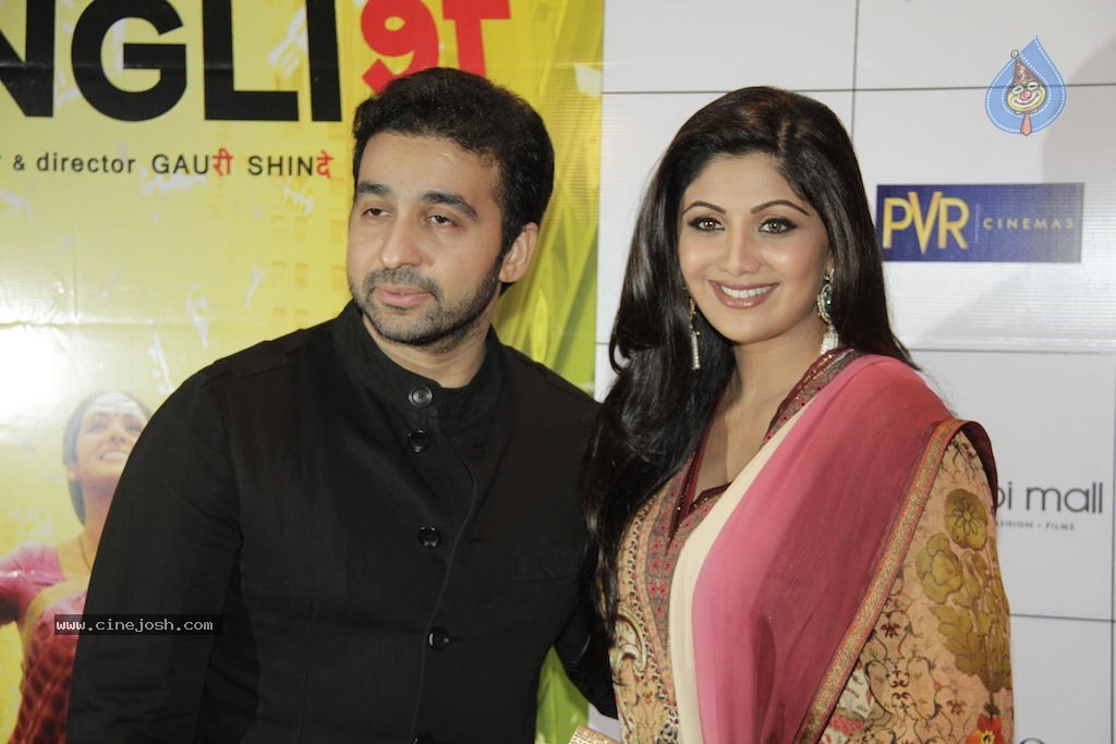 Bolly Celebs at English Vinglish Premiere Show - 88 / 115 photos