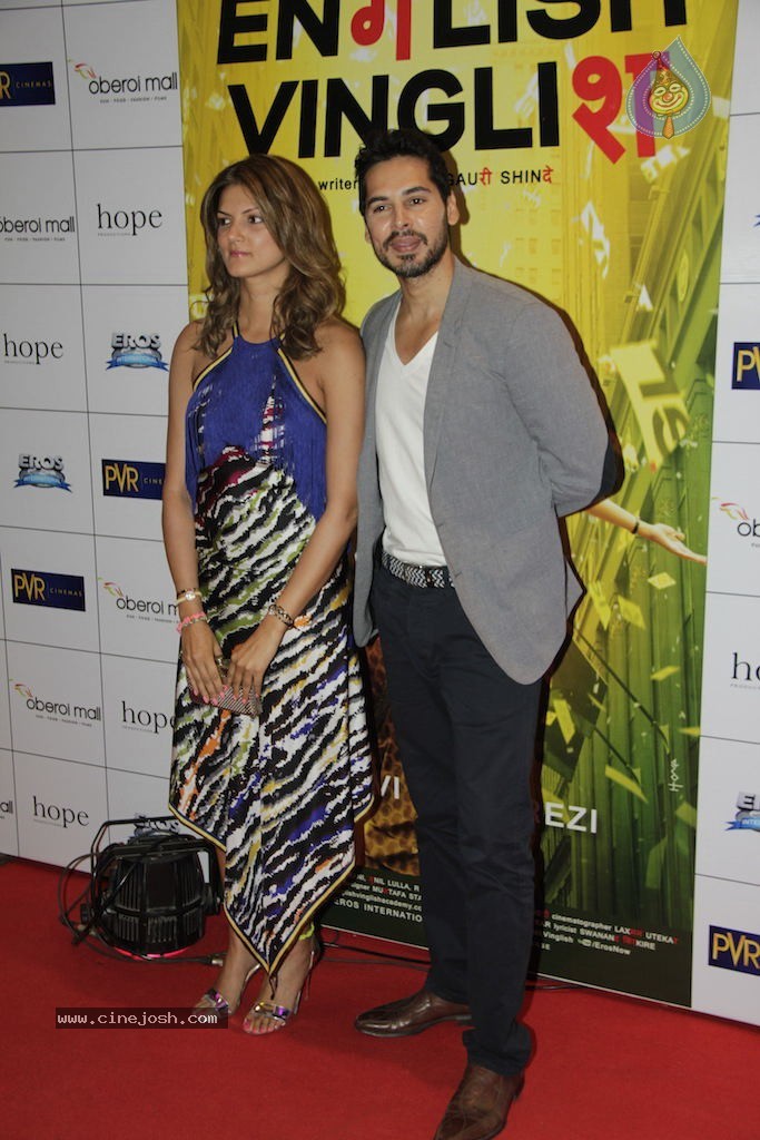 Bolly Celebs at English Vinglish Premiere Show - 94 / 115 photos