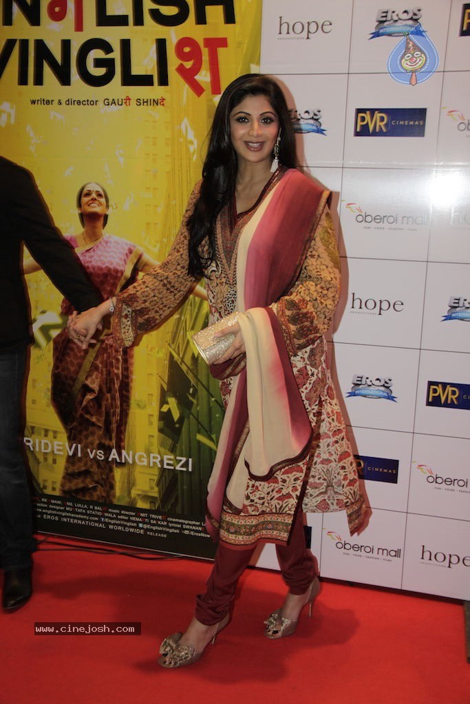 Bolly Celebs at English Vinglish Premiere Show - 95 / 115 photos