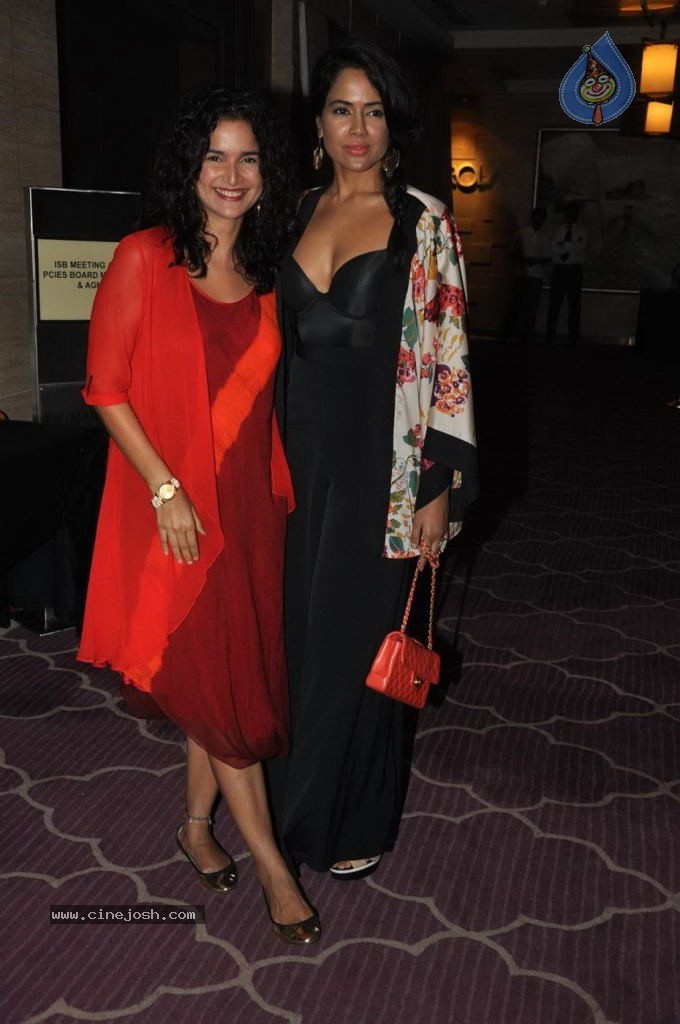 Bolly Celebs at Face of Jet Gems Launch - 16 / 87 photos