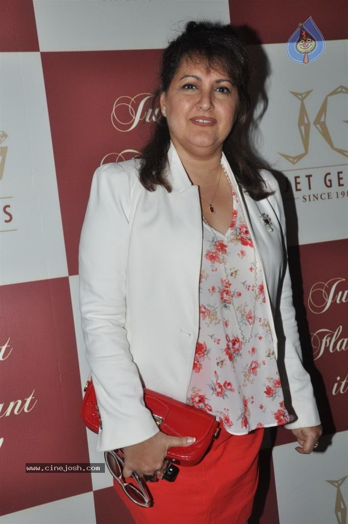 Bolly Celebs at Face of Jet Gems Launch - 21 / 87 photos