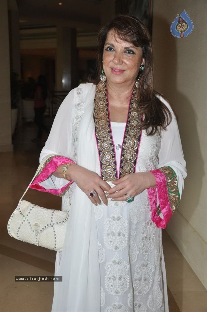 Bolly Celebs at Face of Jet Gems Launch - 31 / 87 photos