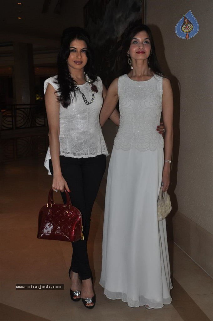 Bolly Celebs at Face of Jet Gems Launch - 55 / 87 photos