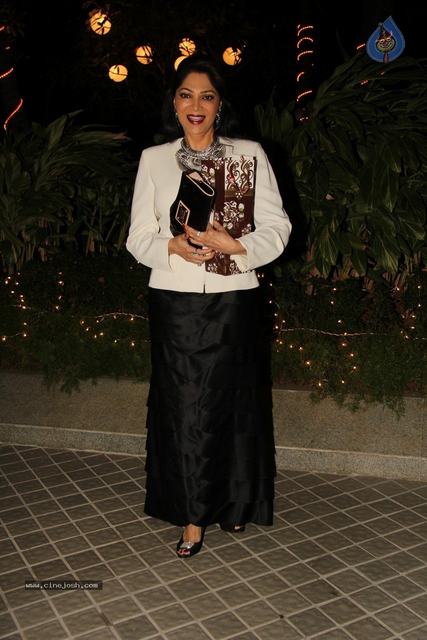Bolly Celebs at Farah Khan Bday Party - 19 / 120 photos