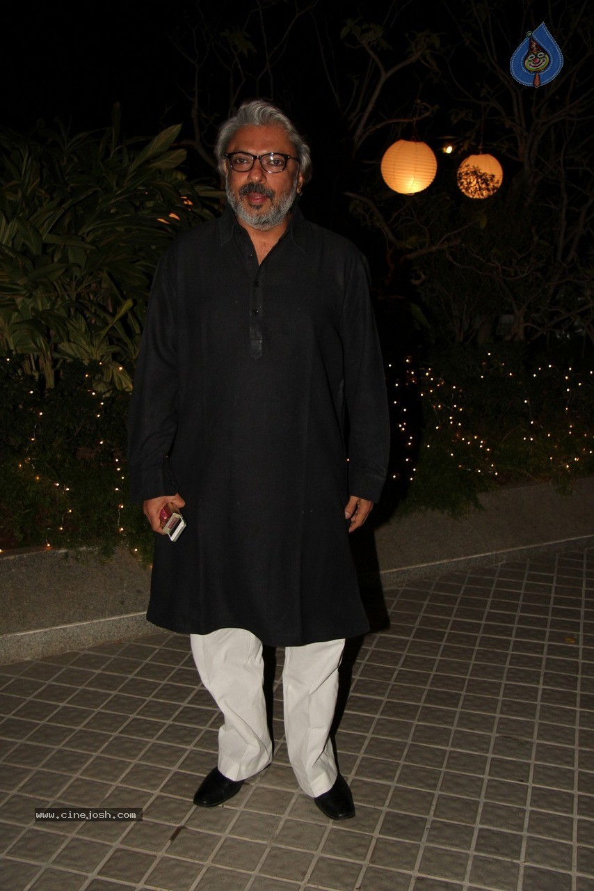 Bolly Celebs at Farah Khan Bday Party - 46 / 120 photos