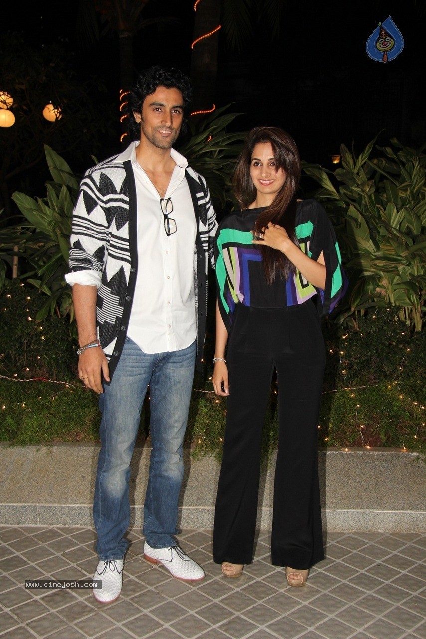 Bolly Celebs at Farah Khan Bday Party - 91 / 120 photos