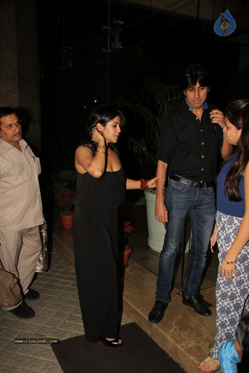 Bolly Celebs at Farah Khan Bday Party - 114 / 120 photos