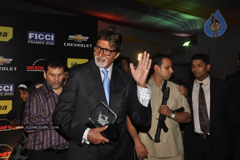 Bolly Celebs at FICCI Frames Finale - 11 / 40 photos