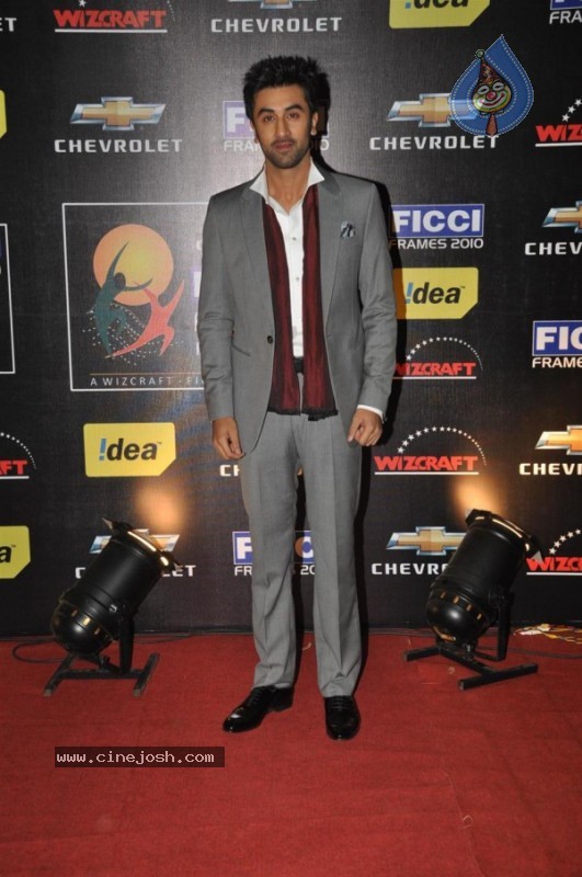 Bolly Celebs at FICCI Frames Finale - 14 / 40 photos