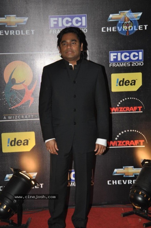 Bolly Celebs at FICCI Frames Finale - 15 / 40 photos