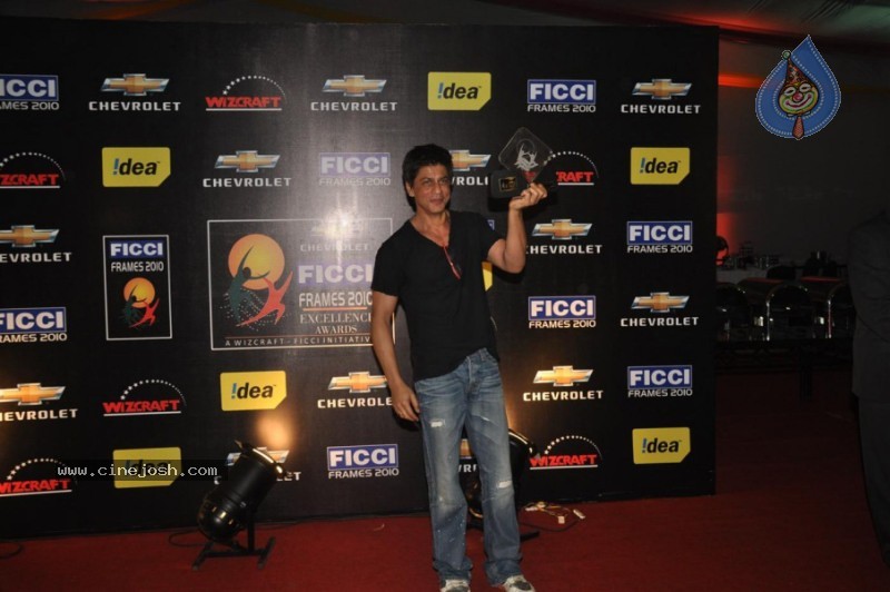 Bolly Celebs at FICCI Frames Finale - 30 / 40 photos