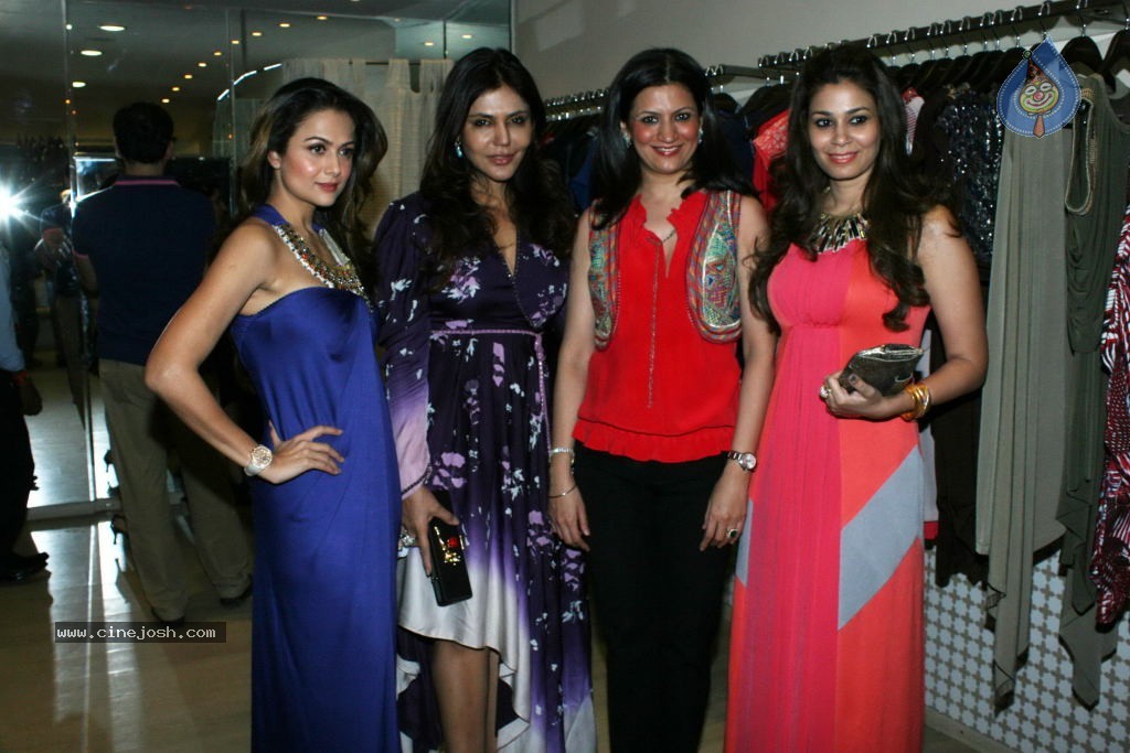 Bolly Celebs at G7 Fashion Store Launch - 37 / 49 photos