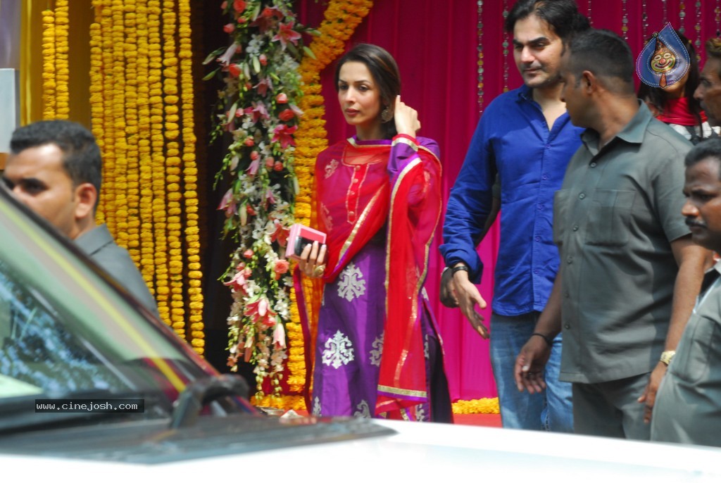 Bolly Celebs at Ganapati Visarjan Event - 2 / 61 photos